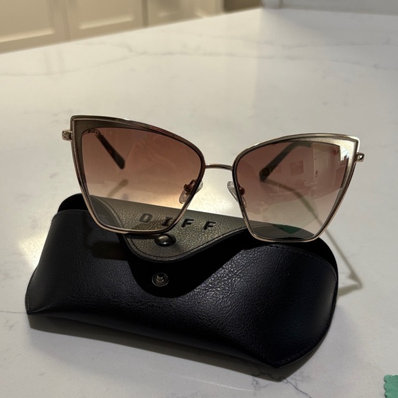 Diff Eyewear Rose Gold Sunglasses - Picture 2 of 5